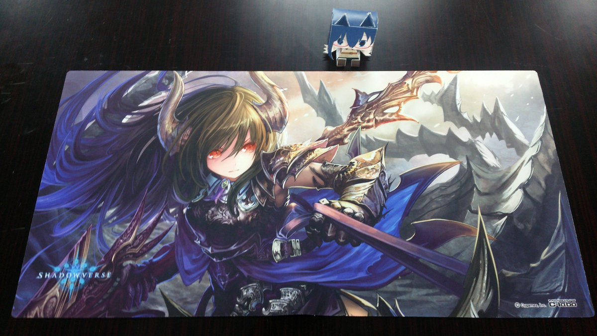 ぼたん カードラボ公式 على تويتر じゃん 7 15 土 からカードラボで発売する Shadowverse の限定グッズ ダークドラグーン フォルテ のプレイマットのサンプルが届きました 綺麗ー シャドウバース T Co Kdazdvb3jm