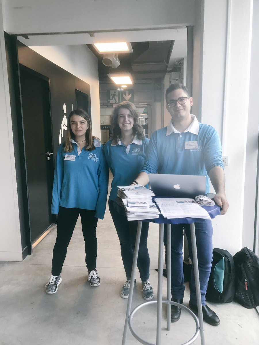 nlidija's tweet photo. L'équipe est en place! Les premiers visiteurs arrivent! Venez réseauter avec nous au #NetworkExpo @isegmcspa @myriam_merat @MarionLadevie https://t.co/9zvPksIwNW