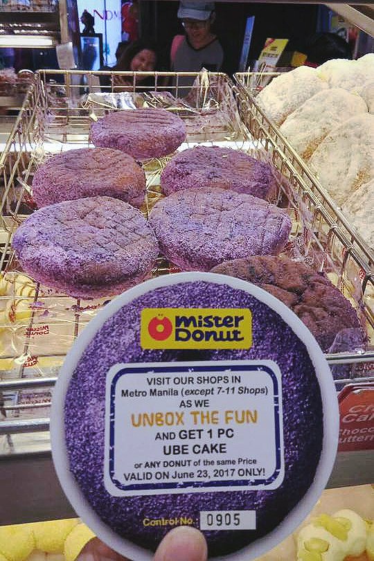 prelel's tweet photo. Free Donuts?? 🍩🍩 #UnboxTheFunManila: https://t.co/7xEkgxtg8c https://t.co/jArhhcVMVU