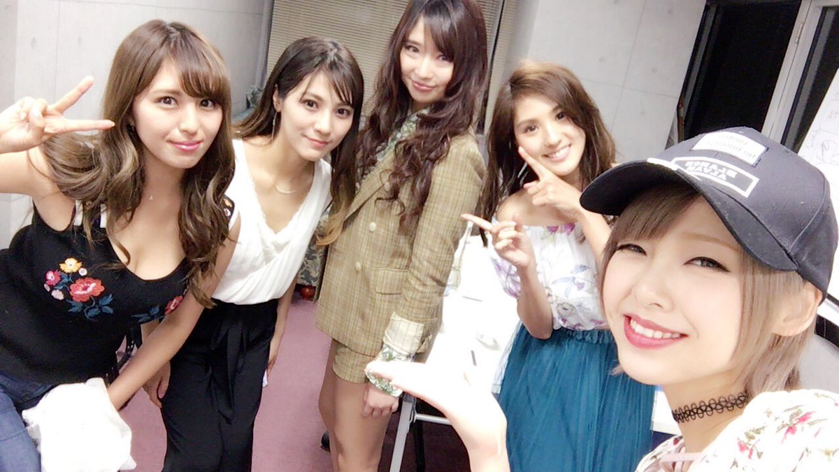 ha_tara's tweet photo. 明日の夜⏰20時~は
👑 #人類総美女化プロジェクト 👑!
出演させて頂きまぁす(o´艸`)
皆もリアルタイムに
コメントで参加してねぇ💋✨
💻:)https://t.co/AtbQyfOVM5
アプリ入れてスタンバイ💕
#やっぱり美女が好き #生変身 #fabus https://t.co/COqTcVQrJt
