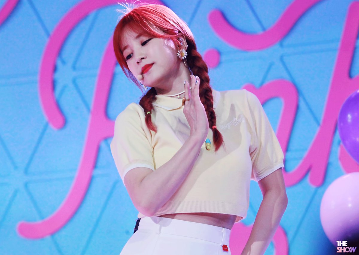 Rongfanbase's tweet photo. 170628 Chorong #에이핑크 #박초롱 - SBS MTV The Show Update https://t.co/yjPrzi5CbB