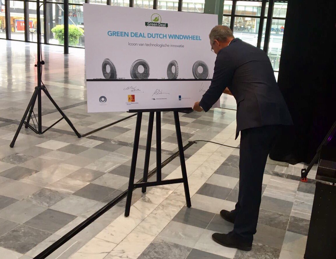 Minister Kamp tekent #GreenDealNL die de kansen op realisatie van <a href="/DutchWindwheel/">Dutch Windwheel</a> moet vergroten #NLinnovatief