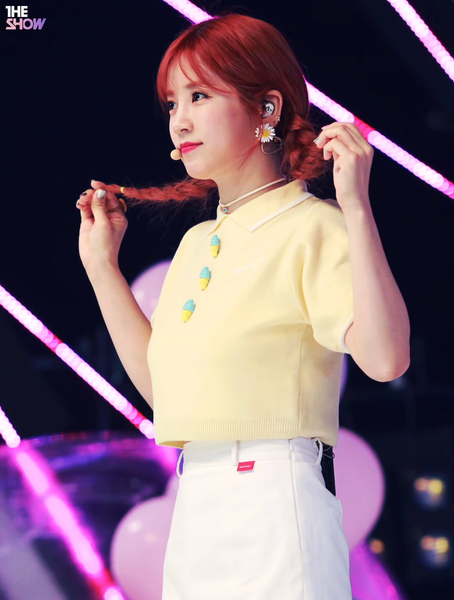 Rongfanbase's tweet photo. 170628 Chorong #에이핑크 #박초롱 - SBS MTV The Show Update https://t.co/tcfVGir8eO