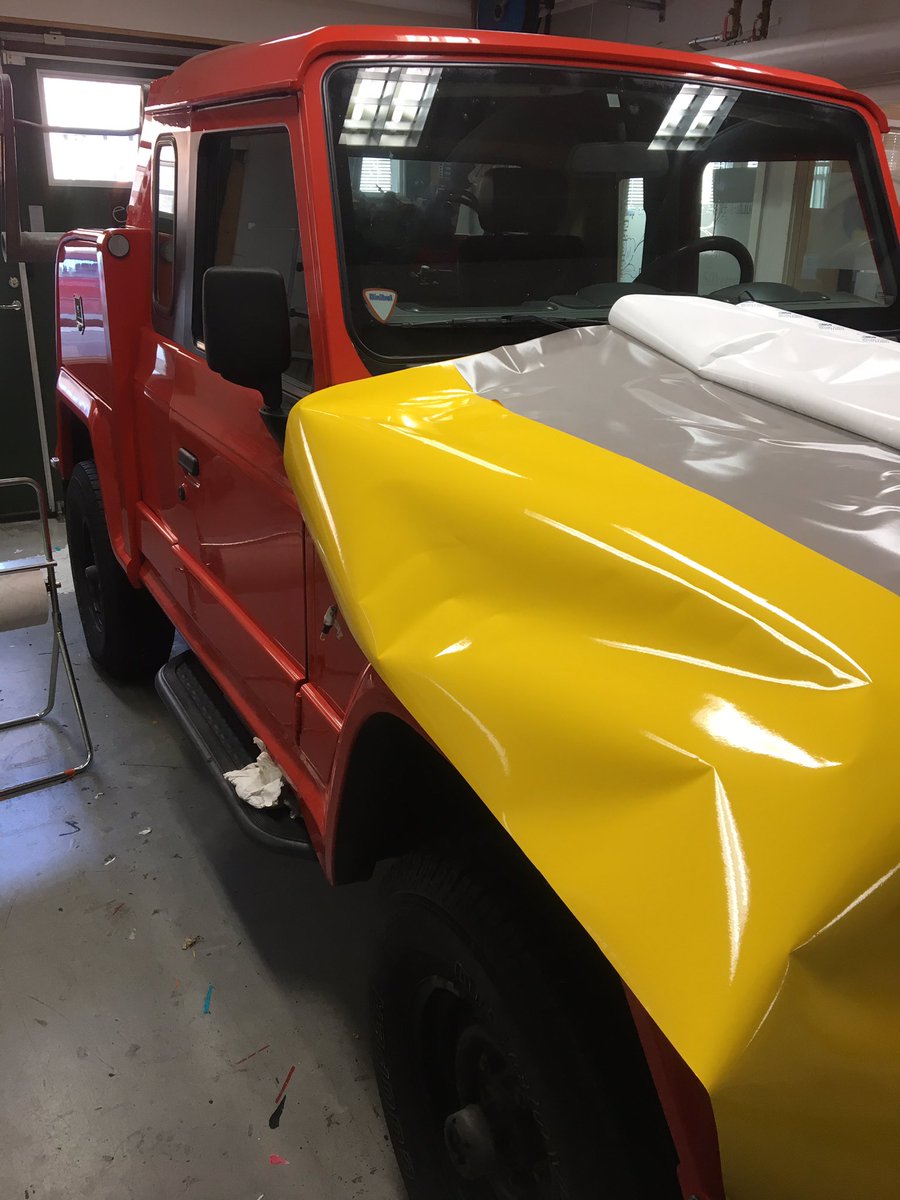 dekortekk's tweet photo. 3 dias de curro pero ya listo para entregar :) #Vinilo #3M #1080 #amarillo #rotulos #carwapping #españa :p https://t.co/ZIHnJhZjBR