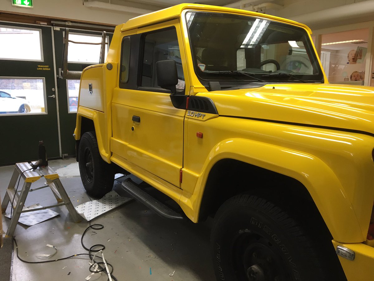 dekortekk's tweet photo. 3 dias de curro pero ya listo para entregar :) #Vinilo #3M #1080 #amarillo #rotulos #carwapping #españa :p https://t.co/P04nPTyD7o