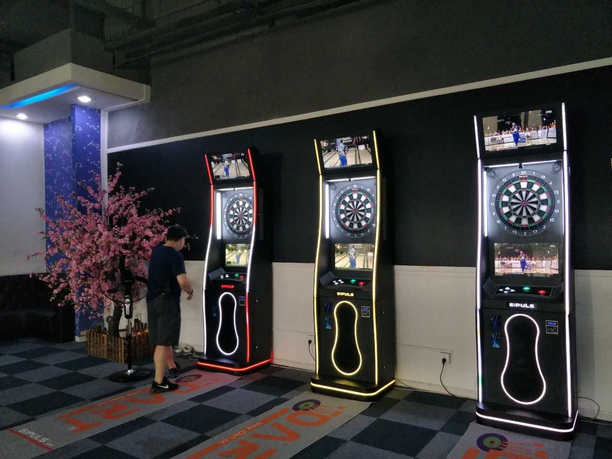 CharlieLiu09's tweet image. #dartsmachine# in bowling hall .