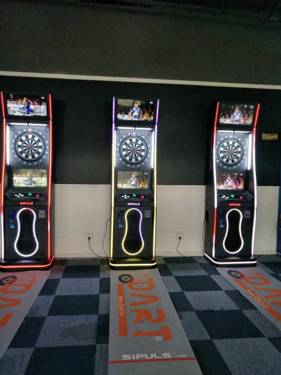 CharlieLiu09's tweet image. #dartsmachine# in bowling hall .