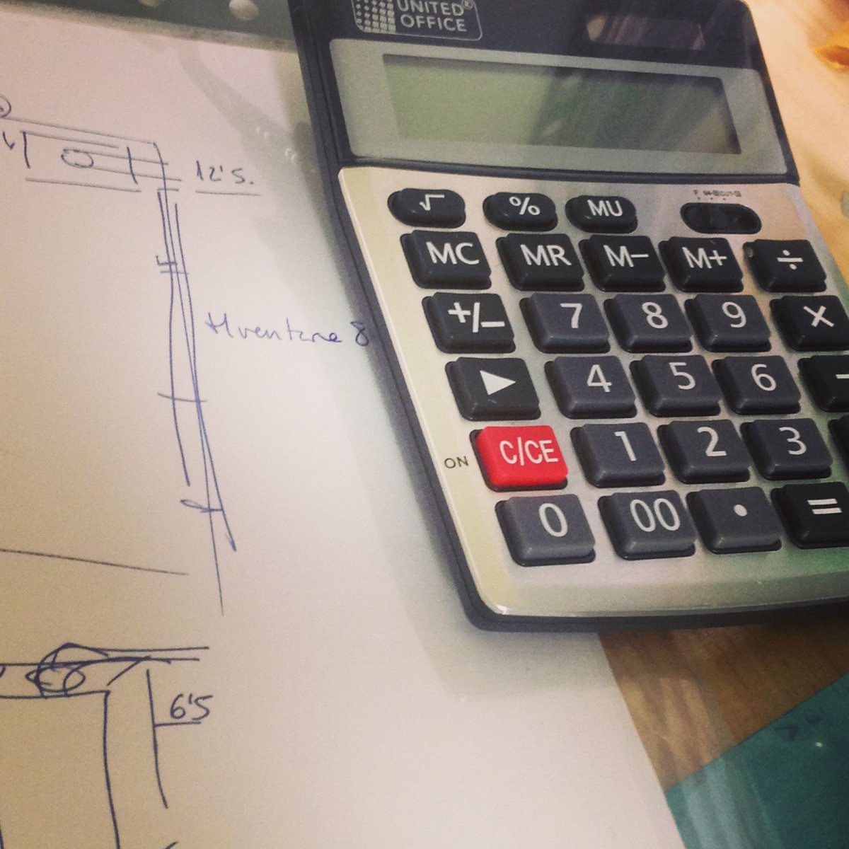 Trabajar con ganas👍🏻🔝🔝Creer es crear #tranquidad #trabajandoando #proyecto #cocina #planos #proyectosdecocina  #workday #workonlinefromhome