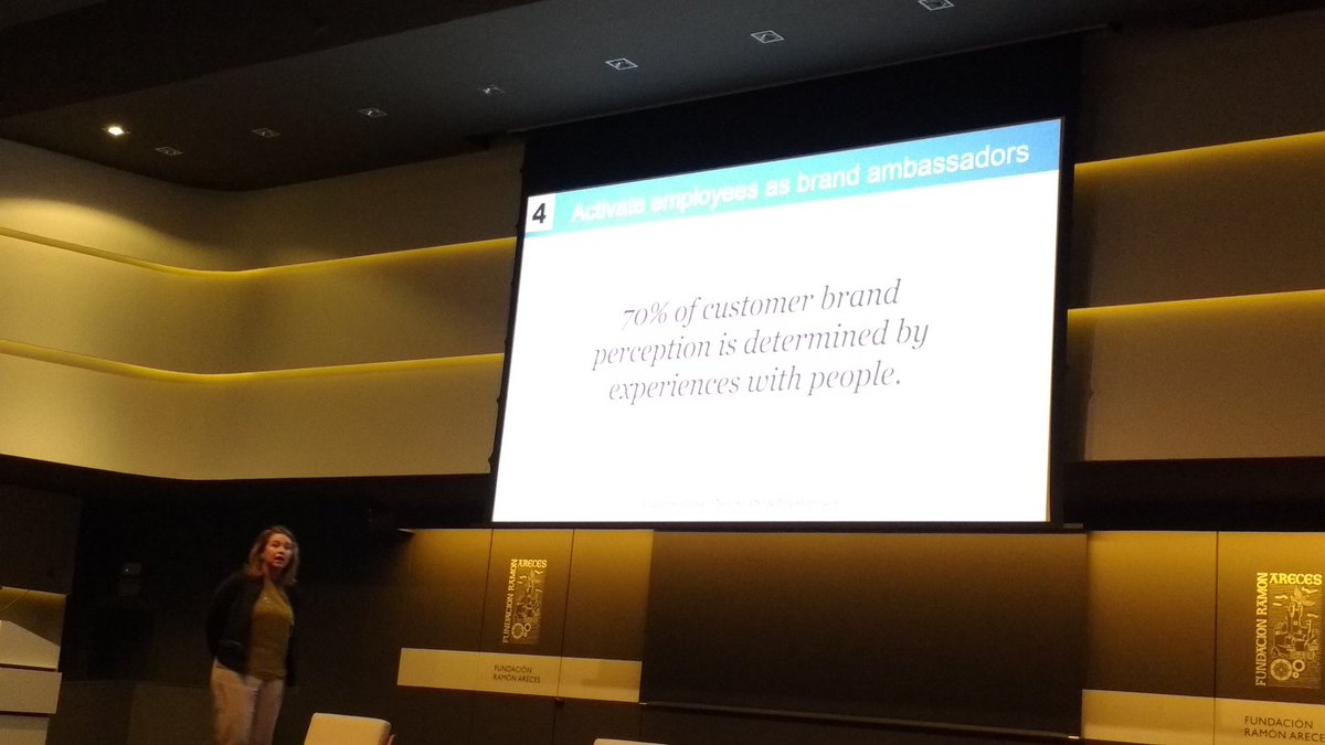 conento's tweet photo. La esencia de la marca no cambia pero la experiencia que generes en un cliente ayudará a fidelizarlo. @quesarah2 #B2BDigitalSummit https://t.co/fL4WRWBE7j