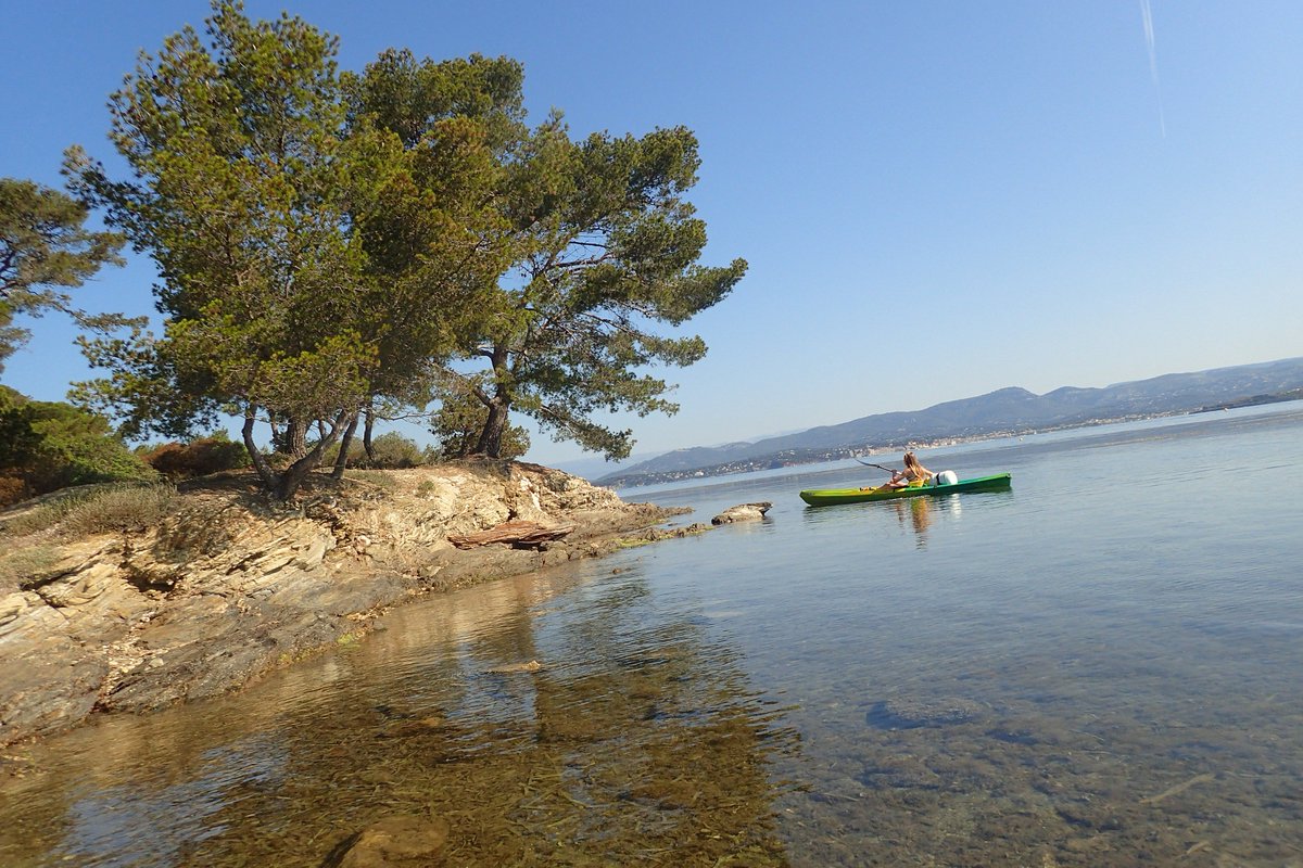 FrenchrivieraG's tweet photo. #kayaking is the perfect way to explore all the hidden #beaches of the French Riviera 😀 #outdoors #SummerVibes #CotedAzurFrance #travel https://t.co/1FejHyP1ev