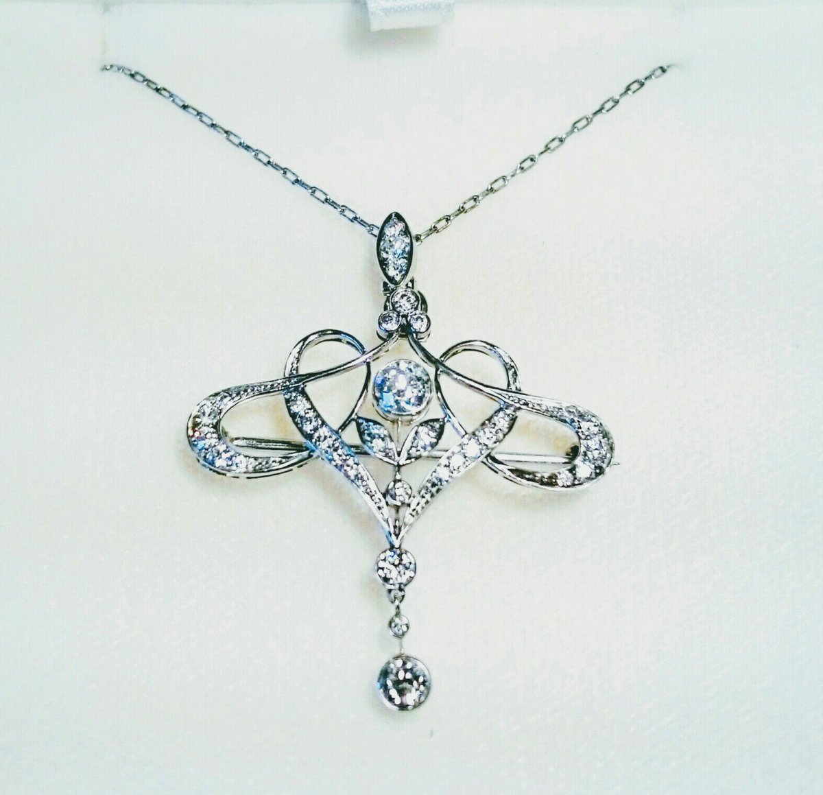 Vintage 'Tiffany &amp; Co' pendant 💗
<a href="/TiffanyAndCo/">Tiffany & Co.</a> <a href="/Fortnums/">Fortnum & Mason</a>  <a href="/BazaarUK/">BazaarUK</a> <a href="/TheJewelleryEd/">The Jewellery Editor</a> <a href="/BritishVogue/">British Vogue</a> <a href="/TatlerUK/">TatlerUK</a> <a href="/ELLEUK/">ELLEUK</a> @TheSTStyle @InStyleMag