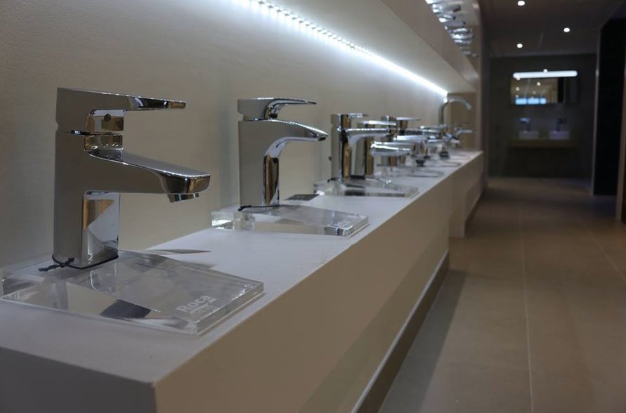PKhouseuk's tweet photo. You might like to choose new taps and then match everything to them! https://t.co/iQIcVGGbuQ #bathroom #kitchen #chesterfield #taps https://t.co/wZiK5aAURp