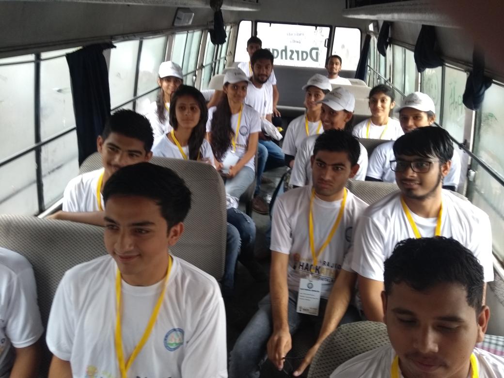 DarshanUniv's tweet photo. Students excited for inauguration of #rajkotsmartcityhackathon by @narendramodi at @smartcityrajkot https://t.co/dAfMVLSDq7