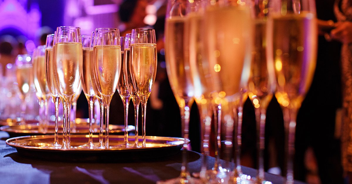 Walk the red carpet this Hogmanay at Edinburgh’s <a href="/SignetLibrary/">The Signet Library</a> #NYE2018 🎊 goo.gl/CTxPJA