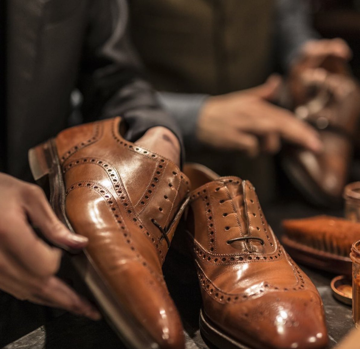 why not come along tomorrow for a masterclass in shoe shining at #14EarlhamSt #BriftH by world champion <a href="/yuya/">橋本 雄也</a>.hasegawa.brift.h
