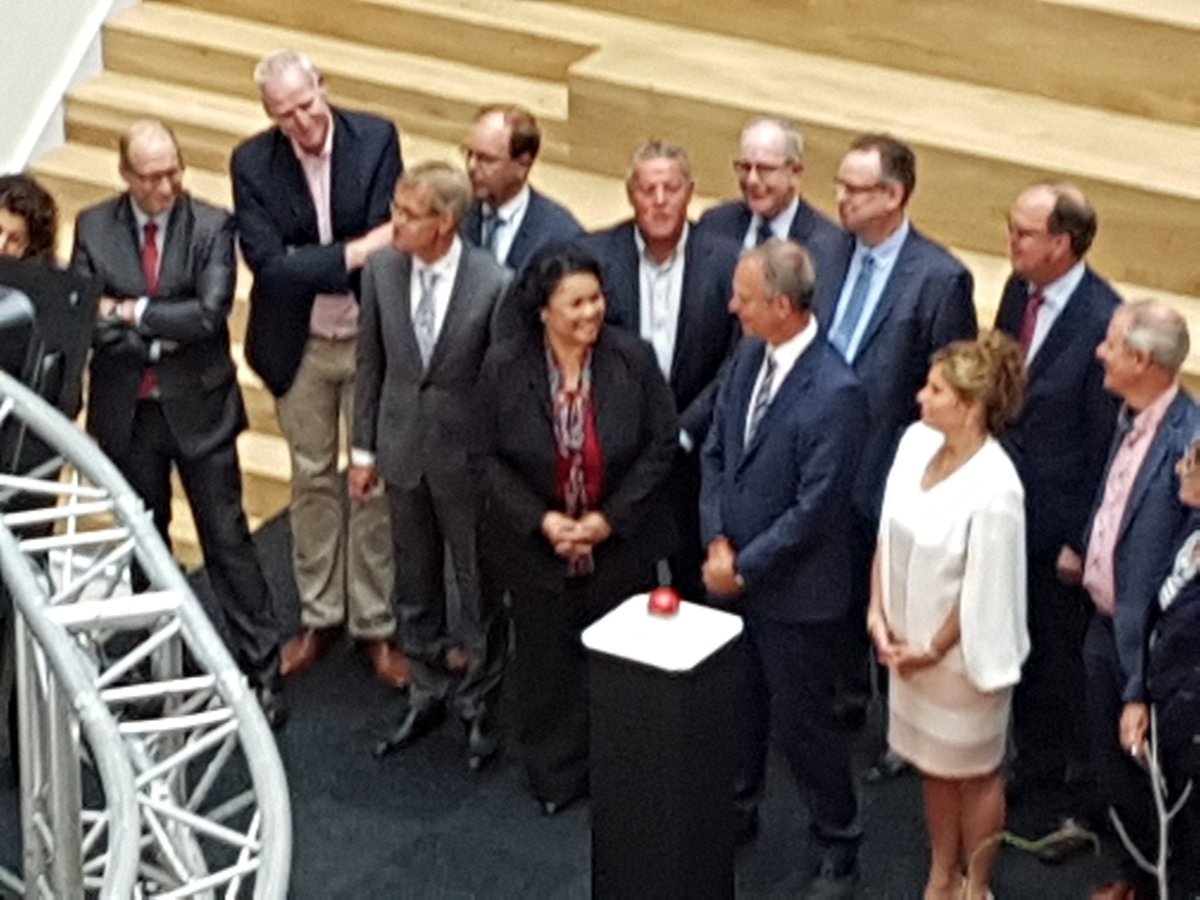 MarcovanHagen's tweet photo. Opening door Minister Kamp van het OnderNemerSplein Rotterdam bij de @KvK_NL #onsplein #OnderNemerSplein https://t.co/ND6I3uxv8c