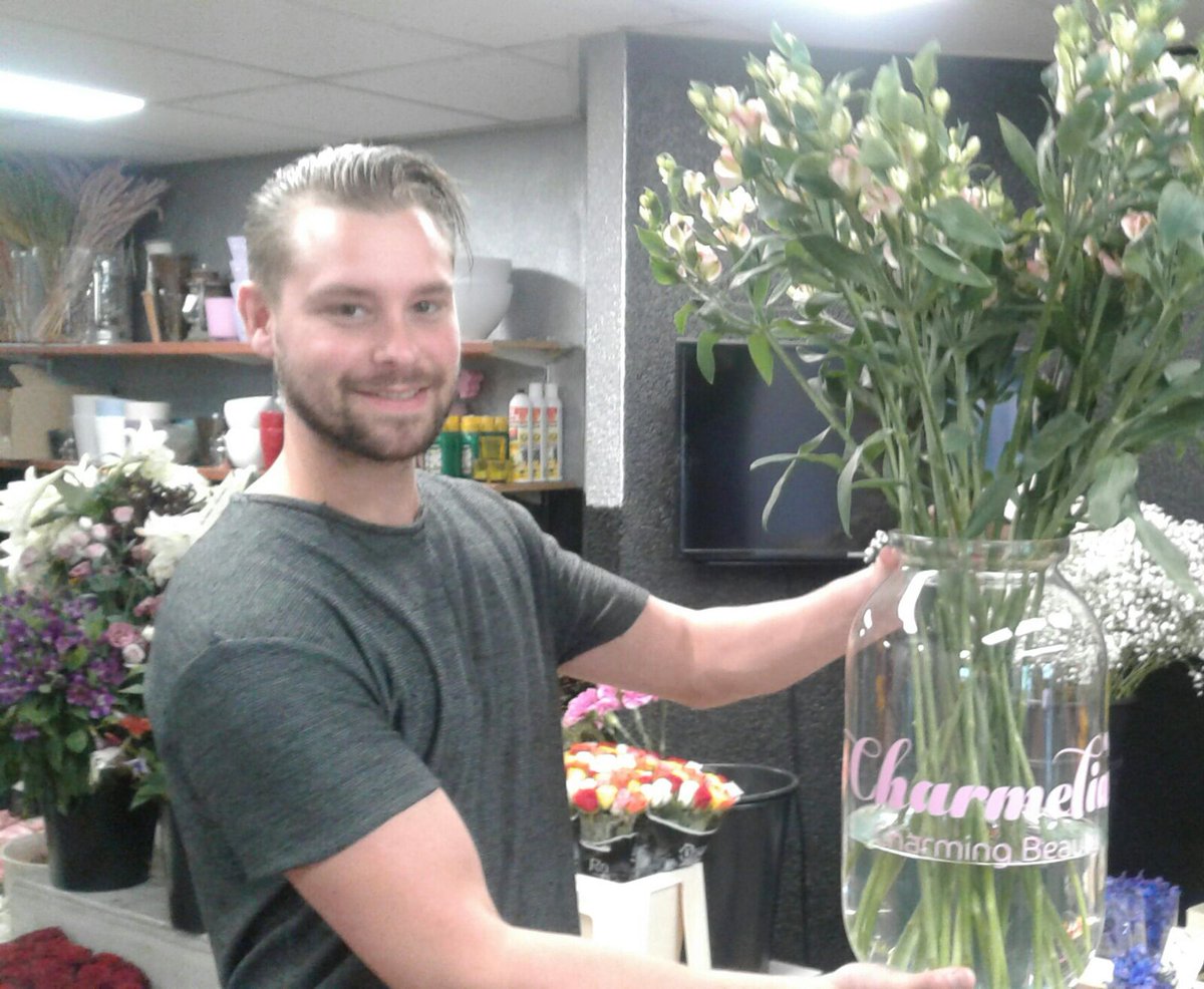 'Charmelia ‘on tour’ verrast ook nu weer vele bloemisten, allen zeer enthousiast reageren &amp; onder de indruk zijn van deze bloem vol charme.