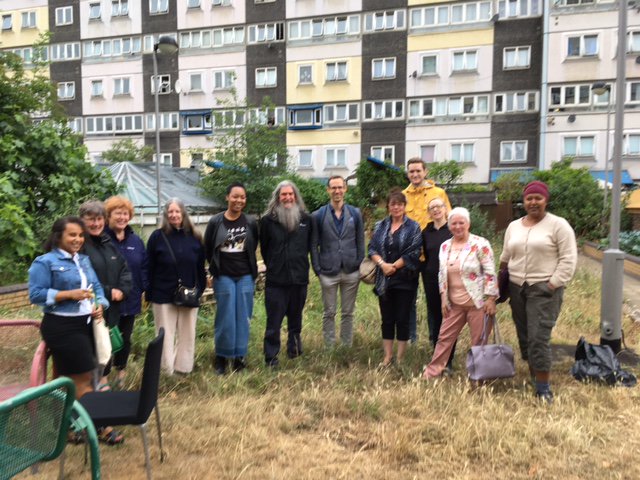 klsettlement's tweet photo. Battersea Community Forum mtg-a little nippy but that's just the good old British summer! Tks2Speakers from @DoddGarden @WBCParksService https://t.co/RCwZgjzkUy