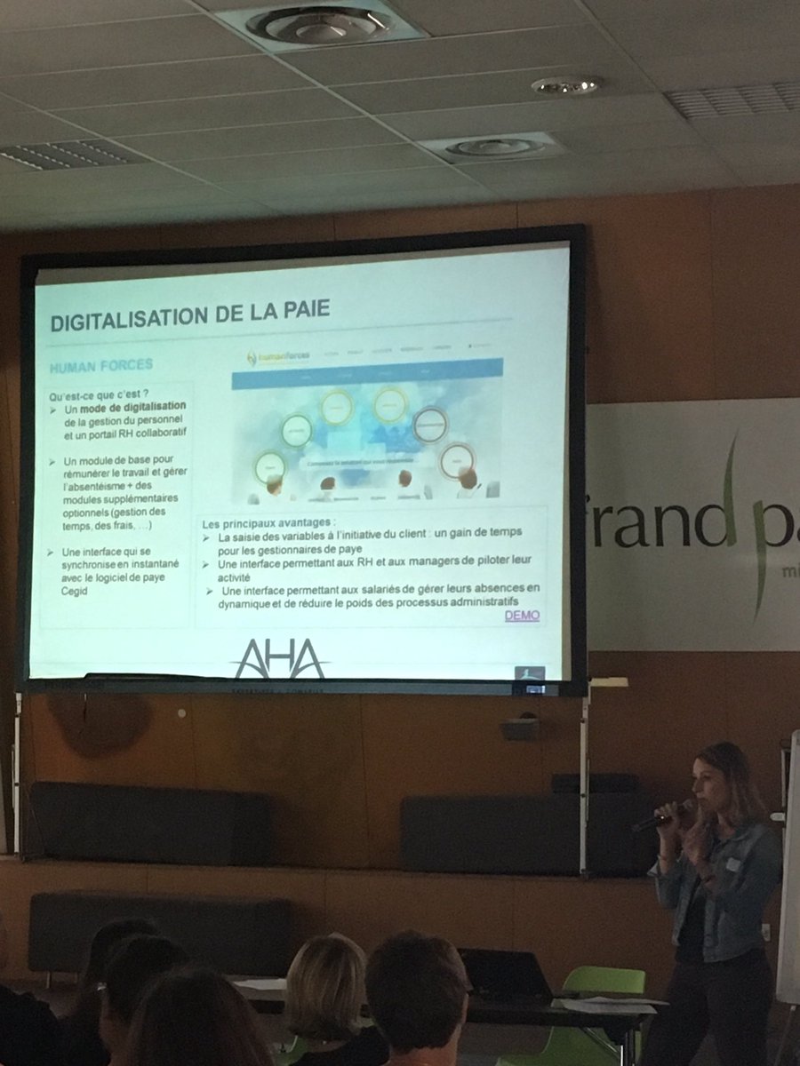 hanachowicz's tweet photo. Floriane presente le futur service Client orienté conseil paye via #humanforces #novigotech ! Bon anniversaire Sébastien ! @AHA_Expertise https://t.co/fg2tcme0UA
