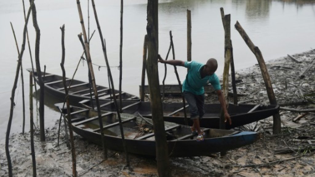Anger in Nigeria's south over oil spill clean-up delay crwd.fr/2to8irL