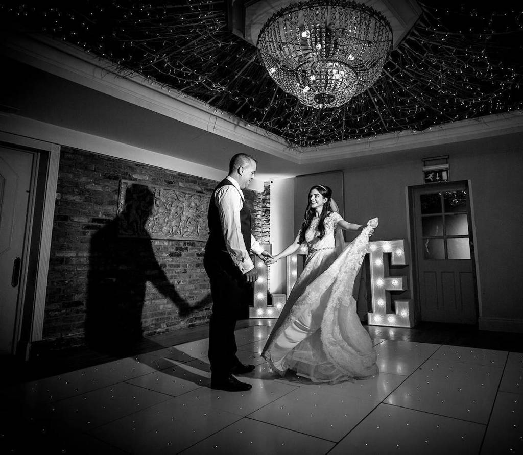 JeffOliverPhoto's tweet photo. We love a great first dance photo, this is the lovely Jennifer and Jamie at their Friern Manor wedding. 
#firstdan… https://t.co/fmcGdQmm3s https://t.co/wUFAarUrM3