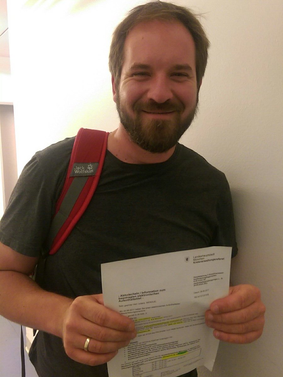 Zweieinhalb Stunden später: Geschafft! Nie mehr #Ausländeramt #Niederlassungserlaubnis #dankemerkel :-)