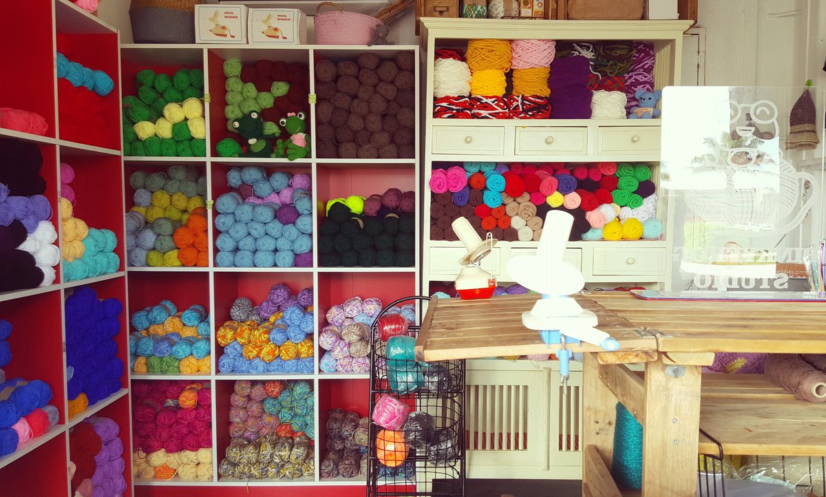 pinkyfrogshop's tweet photo. Hari ni kerja skek. Tengah mengemas lagi. Tunggu lusa /Isnin depan bukak le my kedai kecik at #pinkyfrogstudio #pinkyfrogshop. https://t.co/BPyPWLM2Kb