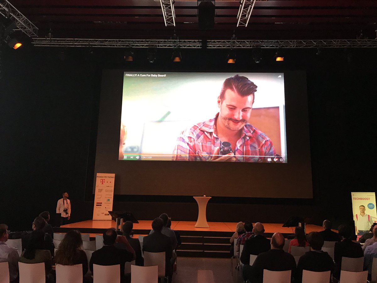 ThisIsPriceCon's tweet photo. This is one of the coolest things at #PriceCon-@alextbrown from @dollarbeardclub is here to talk about how to become successful with only $1 https://t.co/cD1vBfq88Y