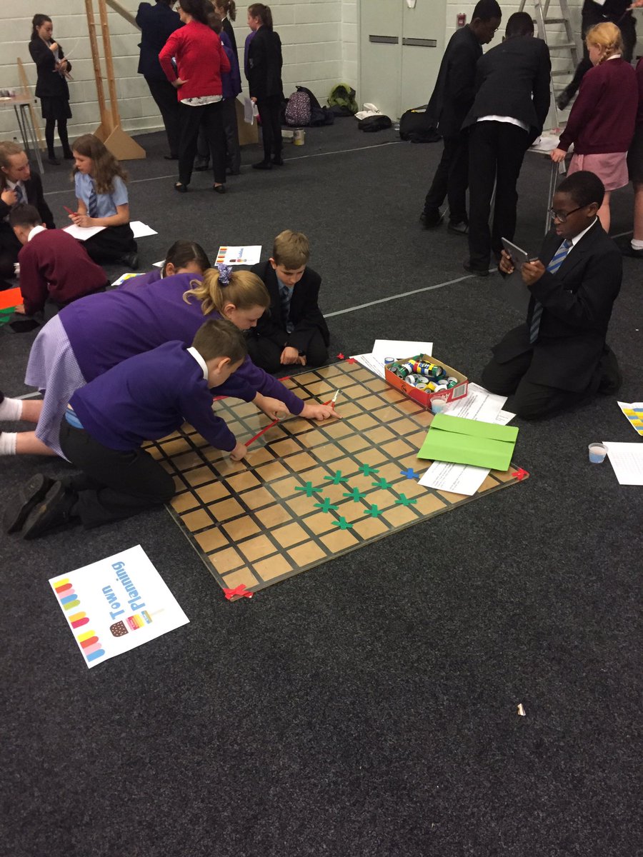 bc_makes's tweet photo. STEM 2017 in the sports hall! @BishopChalloner @BCSciDept #scienceintern #mathsintern https://t.co/DeOQn4IGxU