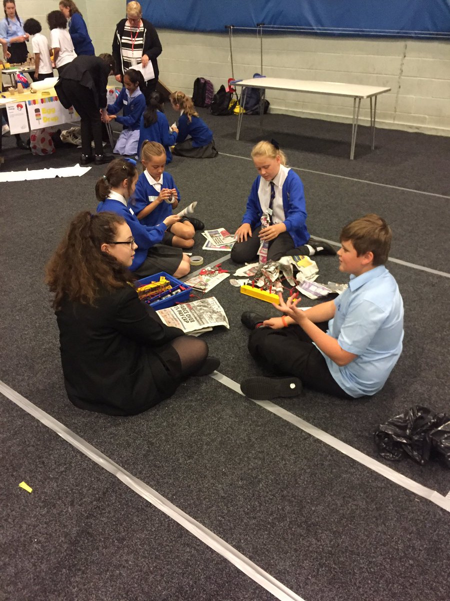 bc_makes's tweet photo. STEM 2017 in the sports hall! @BishopChalloner @BCSciDept #scienceintern #mathsintern https://t.co/DeOQn4IGxU