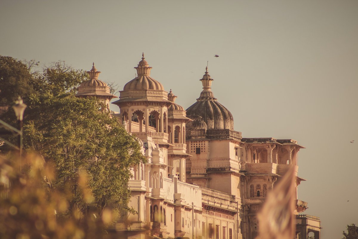 yharsh007's tweet photo. Tell me those #3MagicalWords
"City Palace, that view" #IncredibleIndia #Udaipur #Aryasthan https://t.co/nH3jqBOLR7