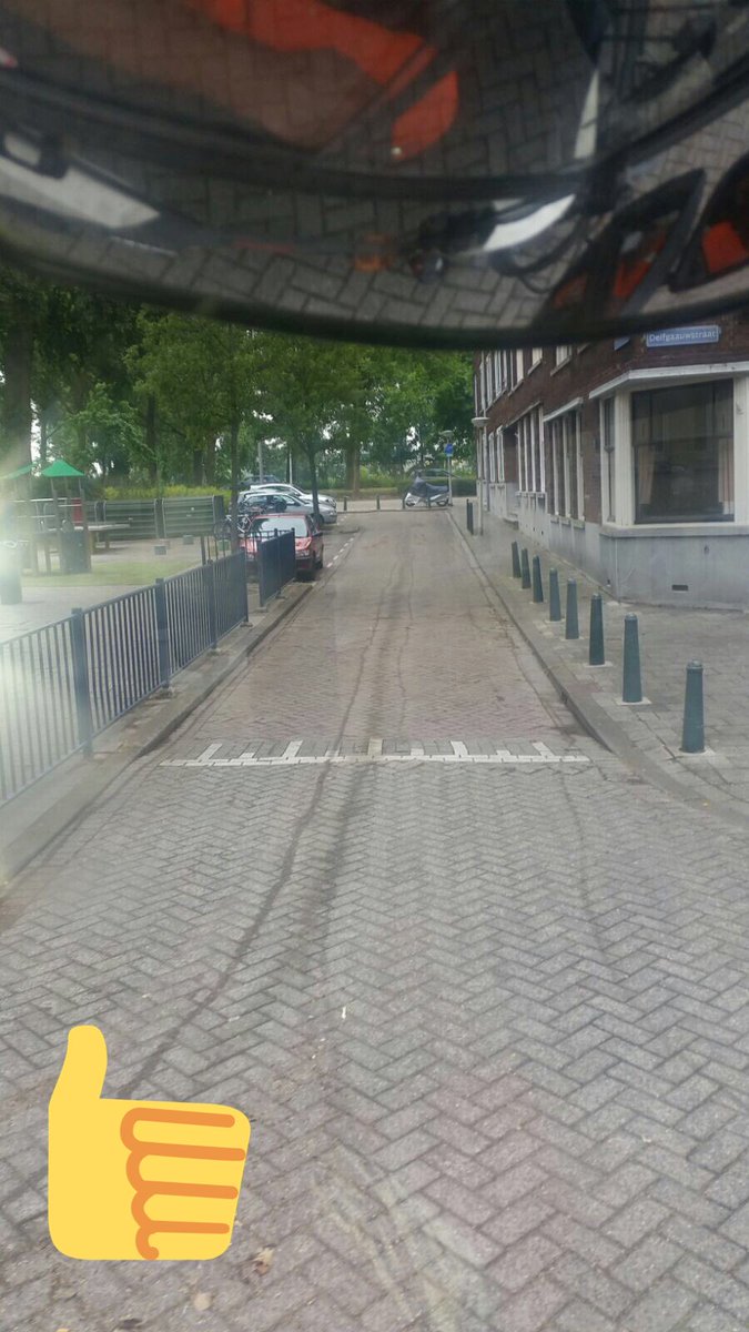 BedrschoolR's tweet photo. Voor en na gezien vanaf onze vakmachinist @Stadsbeheer010 #liskwartier #zodoenwedat https://t.co/8GxhbkMytt
