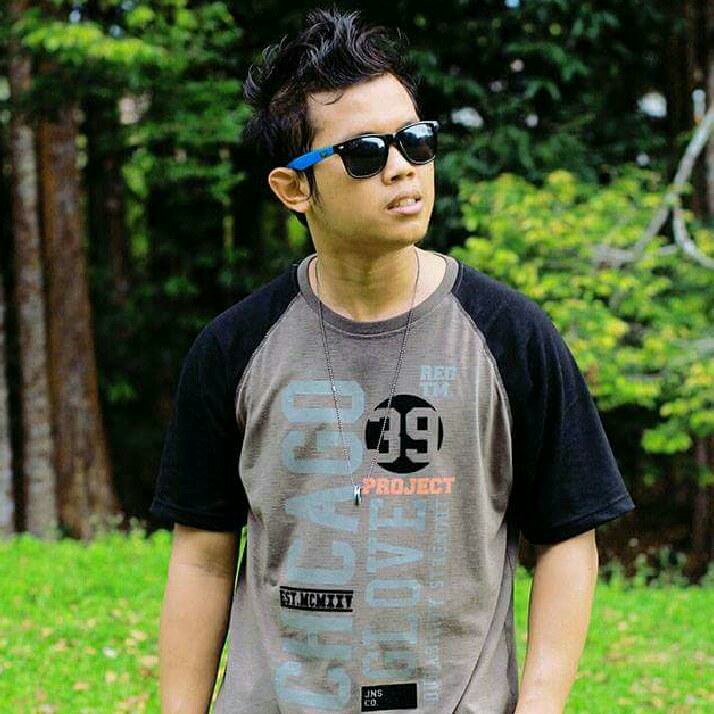 emo5290's tweet image. ini bukanlah pesta tanpamu #BIGOLIVE &amp;gt; tepian teratai with my family.   
bigo.tv/sid/2117416133…