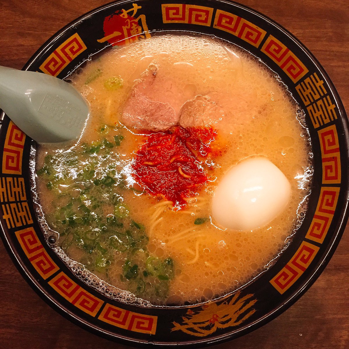 tomates_japan's tweet photo. It's kinda evening to have some ramen at #ichiran #japan #ramen #japanesefood #이치란 #라멘 #일본 #맛집 #拉麵 #一蘭 #日本 #日本美食 https://t.co/yqJgzGu9Uj