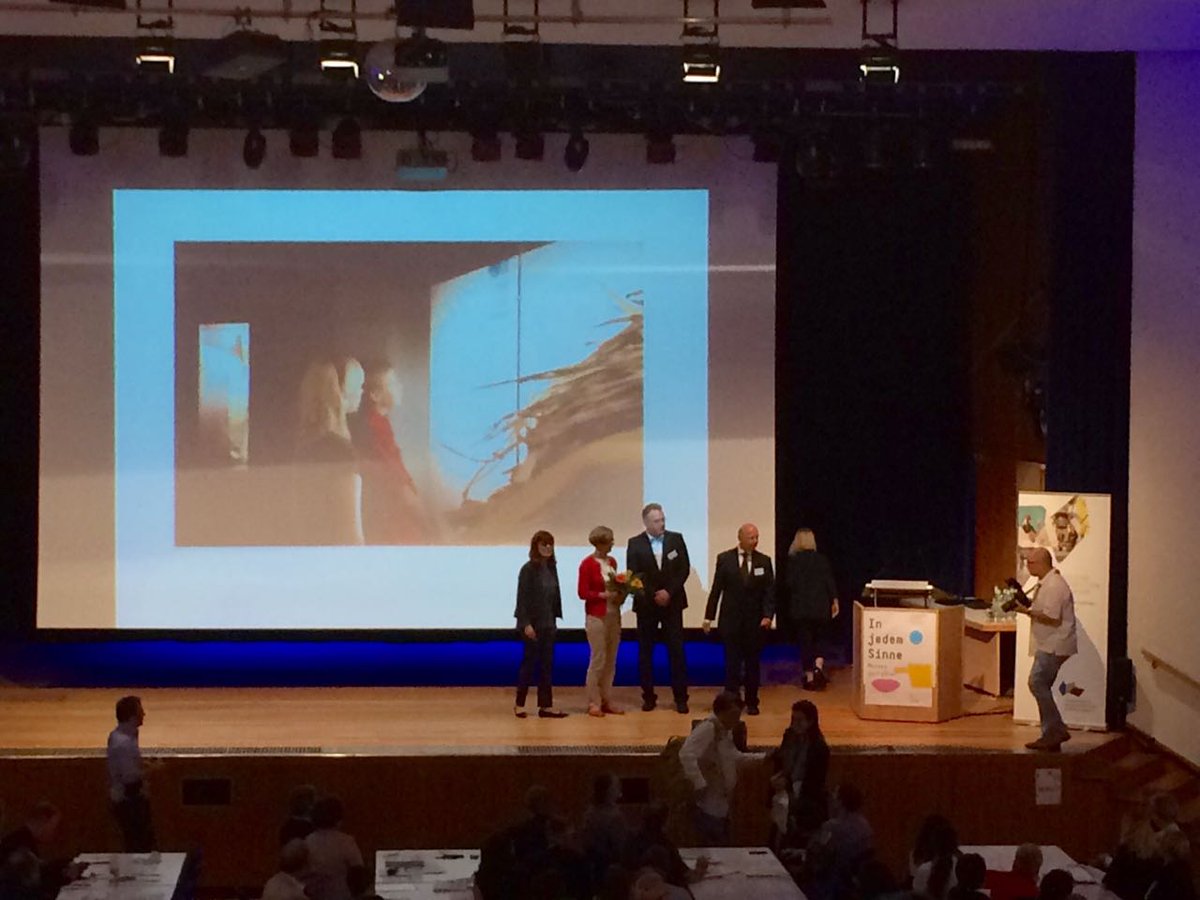 FoerderpreisBY's tweet photo. Preisverleihung des #fvm17 an die Südsee-Sammlung Obergünzburg durch die @BSStiftung #bymt17 https://t.co/Xu9FhXug9N