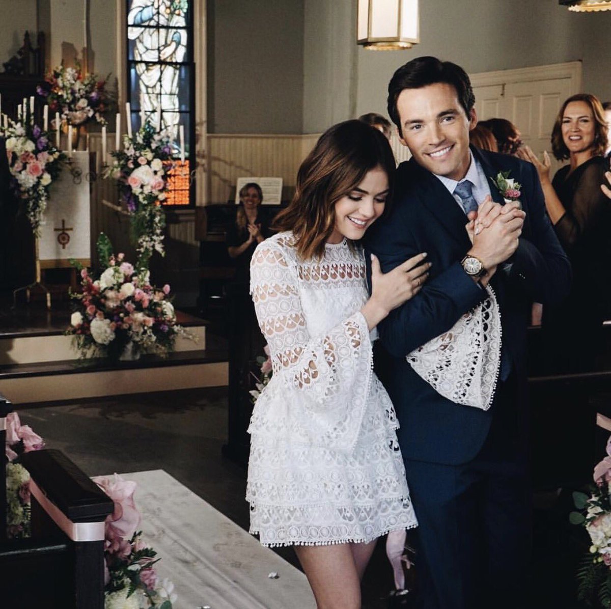 AriaEzraEzria's tweet image. LOOK AT THEM 😍😭❤️ #PLLEndGame #EzriaWedding