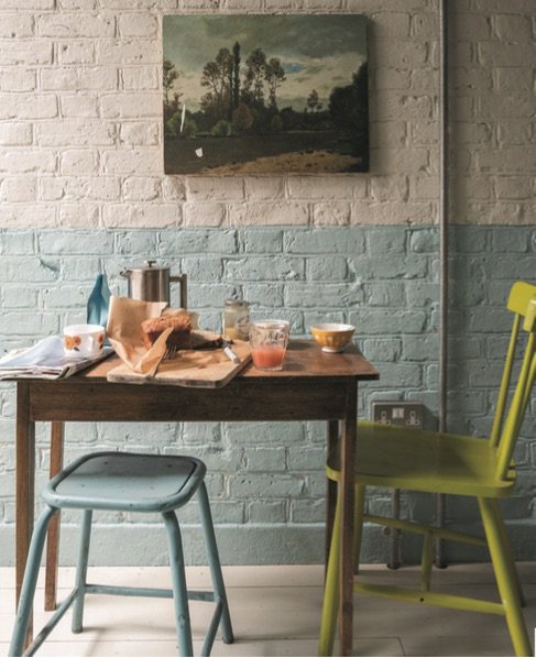 #Antique brown furniture brings bit.ly/2umfiCJ warmth to modern #Interiors says <a href="/AntiqYoungGuns/">Antiques Young Guns</a>' <a href="/eddintheclouds/">Edd</a>