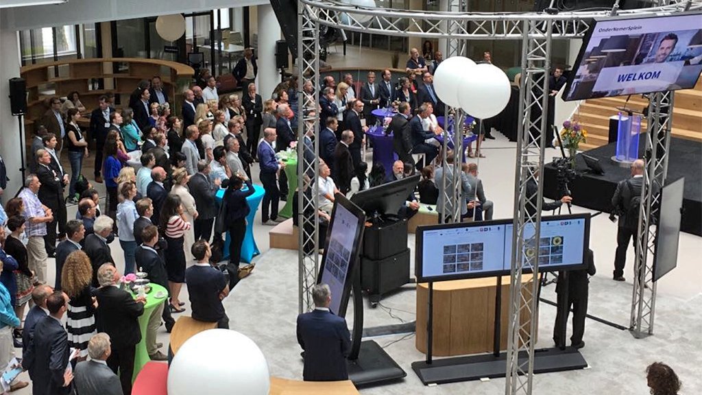 BDzakelijk's tweet photo. Minister Kamp opent OnderNemerSplein Rotterdam: ondernemers krijgen #support op #ONSplein. https://t.co/PVq1IeER4Z https://t.co/X8k2F5tL1Q