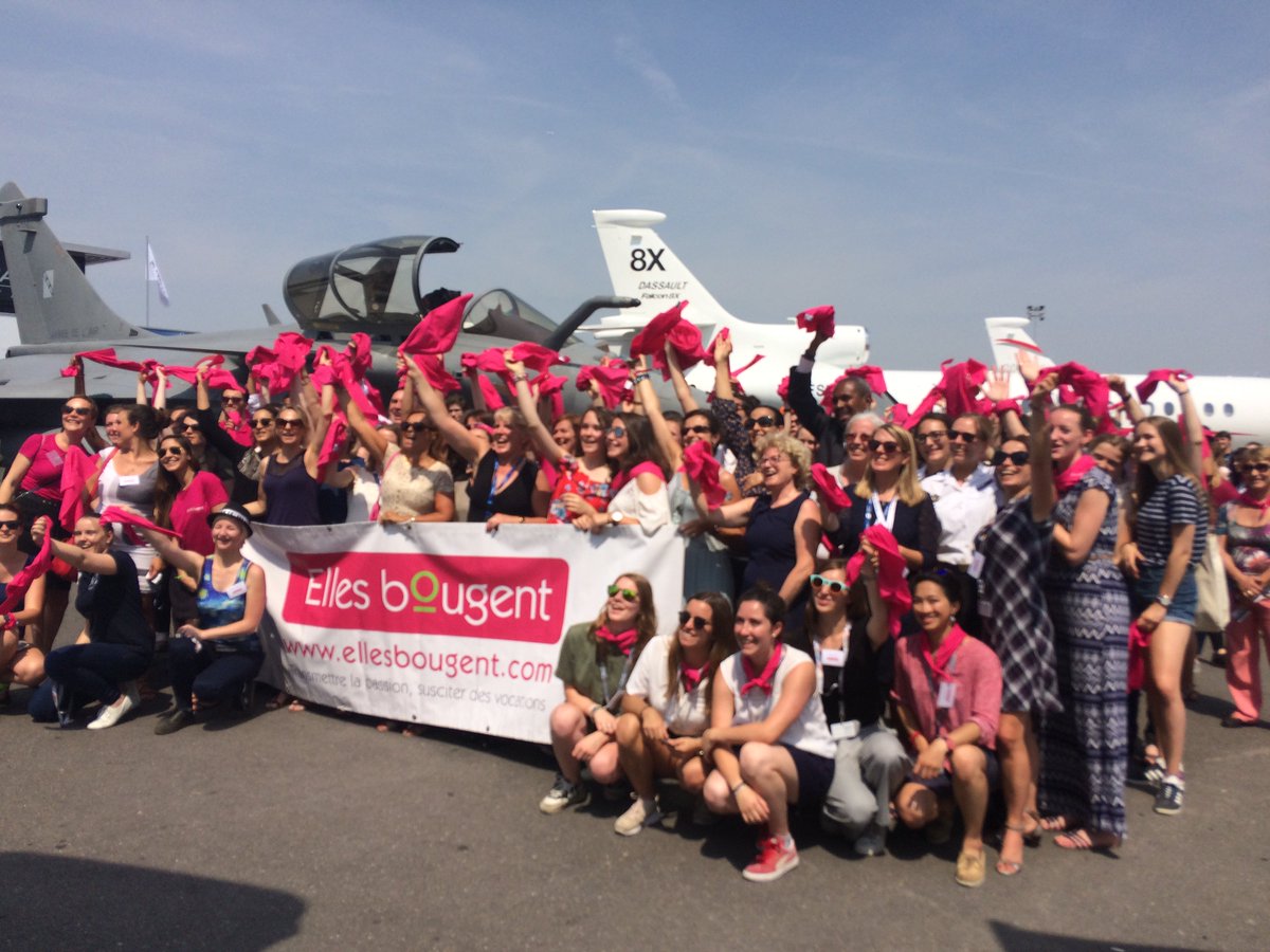 Alten_france's tweet photo. #TBT Jeudi dernier, @ellesbougent a embarqué 200 collégiennes au @salondubourget ! Bienvenue à bord... ✈️ https://t.co/GYGwUOuJLL #AltenCSR https://t.co/P5dEvdOKes