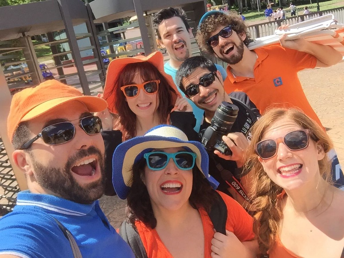 Calamburteatro's tweet photo. ¡Ya hemos llegado al @patraccionesmad! En breves estaremos en el aire con @ondaorgullo #diversityweekPAM #IMPRO https://t.co/0MaPTwCDUW