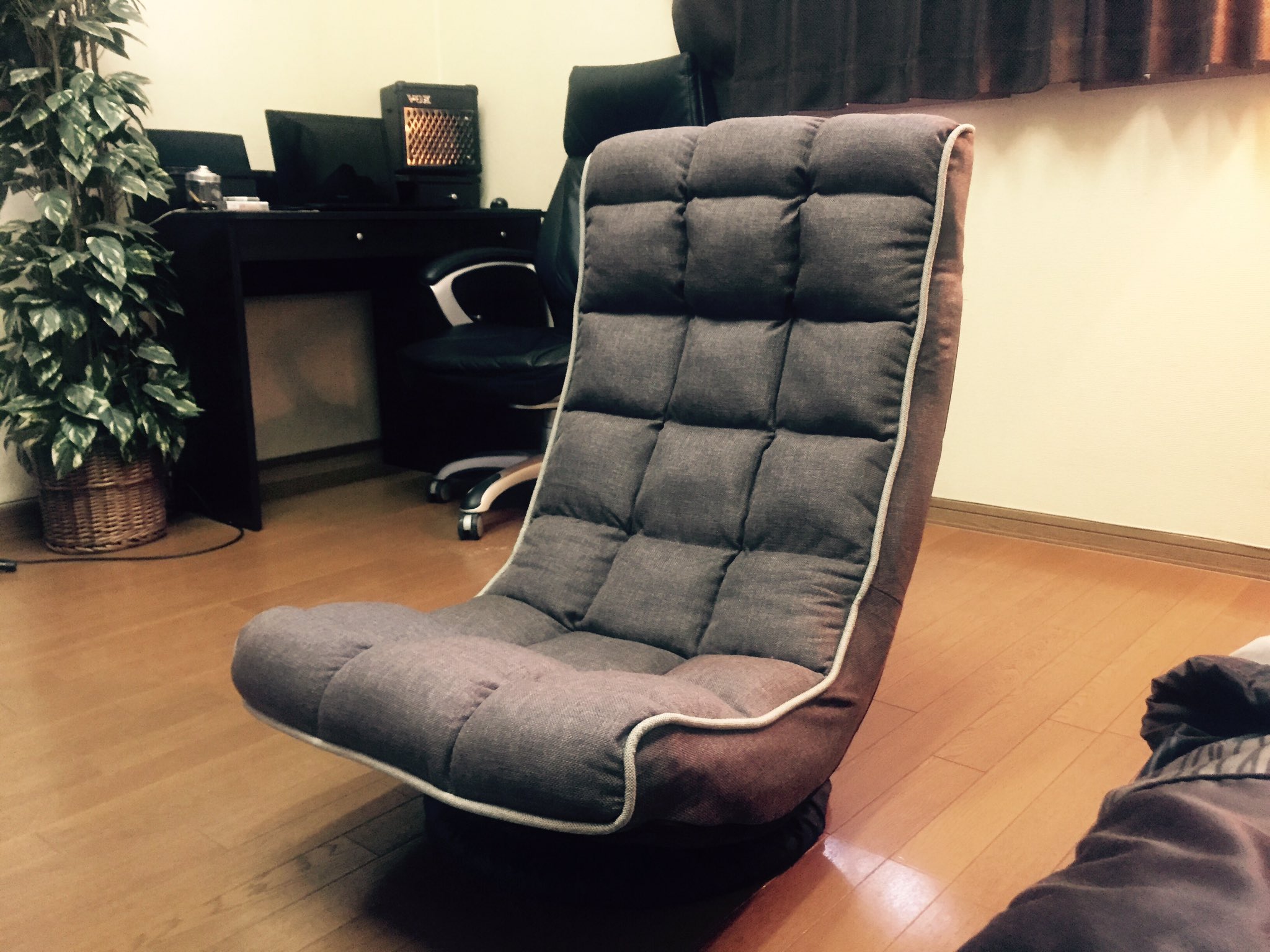 ニトリ　マーサ　リクライニング　回転座椅子　三週間使用　埼玉北部引取　モノトーン ニトリ マーサ リクライニング 回転座椅子 三週間使用 埼玉北部引取