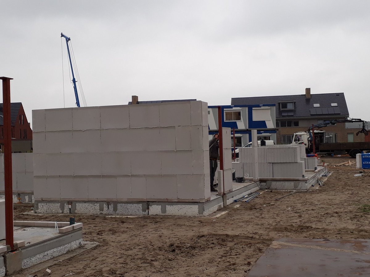 Bij blok F en G staat alles klaar om morgen de 1e verd. vloer te leggen. Bij blok H en J zijn we druk aan het lijmen op de bg.<a href="/GiesbersRdam/">GiesbersRotterdam</a>