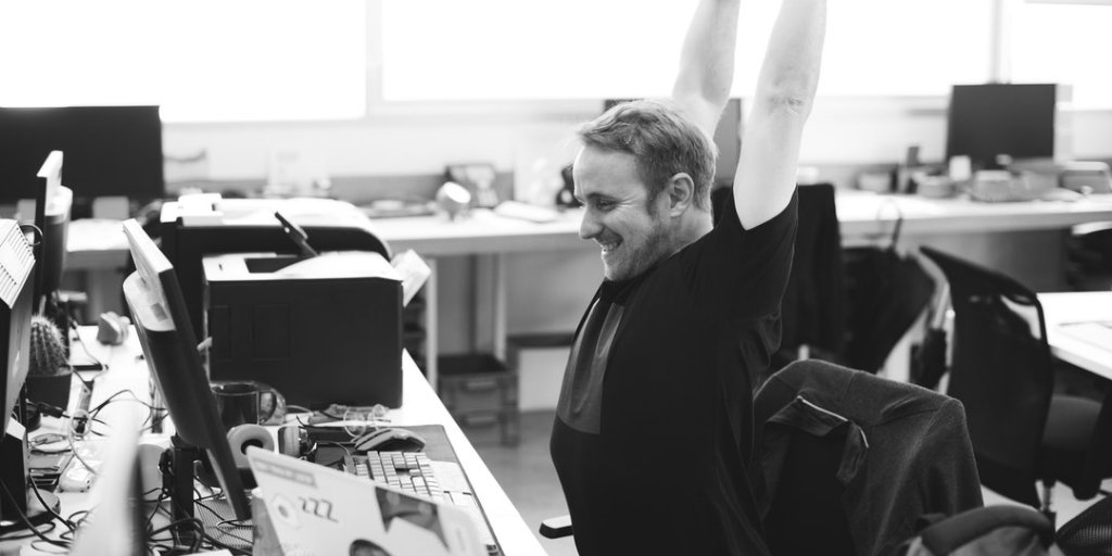 Middle-aged workers 'spend more time sitting than pensioners'.Get up &amp; get moving today! buff.ly/2tX7R5F #health #lifestyle #Quealth