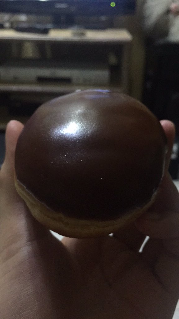 markydoge's tweet photo. PUTANGINA NG DONUT NA TO AH YUNG SELF-ESTEEM KO HOY ANO SKIN CARE ROUTINE MO ?????¿? https://t.co/M17DmPkVok