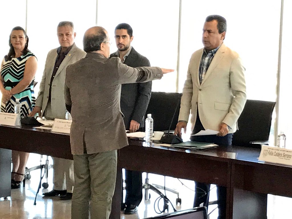 JorgeMoranD's tweet photo. En sesión ordinaria, el @CabildoTor  avaló la designación de Sergio Bernal García como Contralor Municipal de #Torreón https://t.co/zLGVpwdHJl