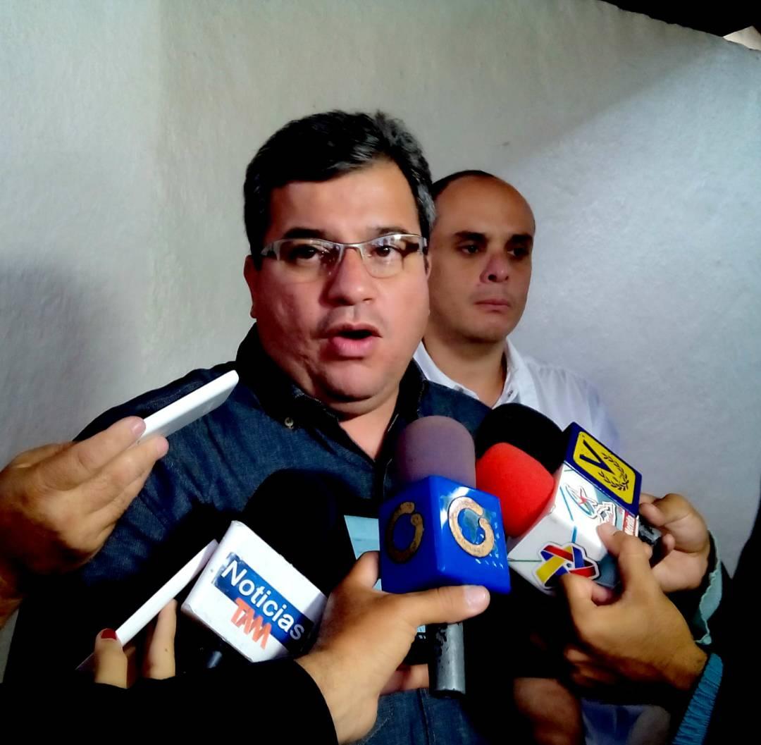 ivanrive3's tweet photo. #Mérida #29Jun SGG.Gerardo Molina: El @GobAlexisR depositó el Cesta Ticket, beneficiando a más de 19mil trabajadores del ejecutivo regional https://t.co/AYW2ZsuDOw