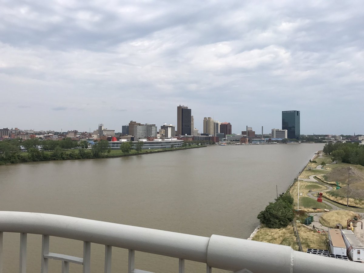 MichelleZamps1's tweet photo. Cool walk over the #anthonywaynebridge  #Toledo @LiveWellToledo @DowntownToledo @gehealthy #GEHealthyCities https://t.co/sQ1B8FKP4R