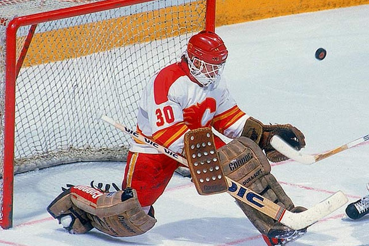 thehockeycrate's tweet photo. This Day in History (1994), @DetroitRedWings traded Steve Chiasson to @NHLFlames, in exchange for goaltender Mike Vernon. #hockeycrate https://t.co/0oW7VYHRYO