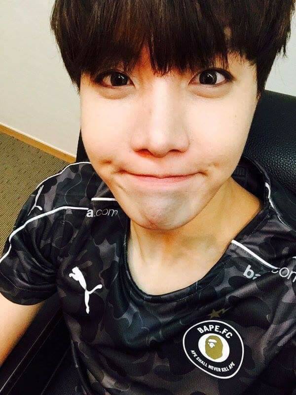 meluvsugaaa's tweet photo. J Hope is such a cutie!! https://t.co/2tlJfkOo6F