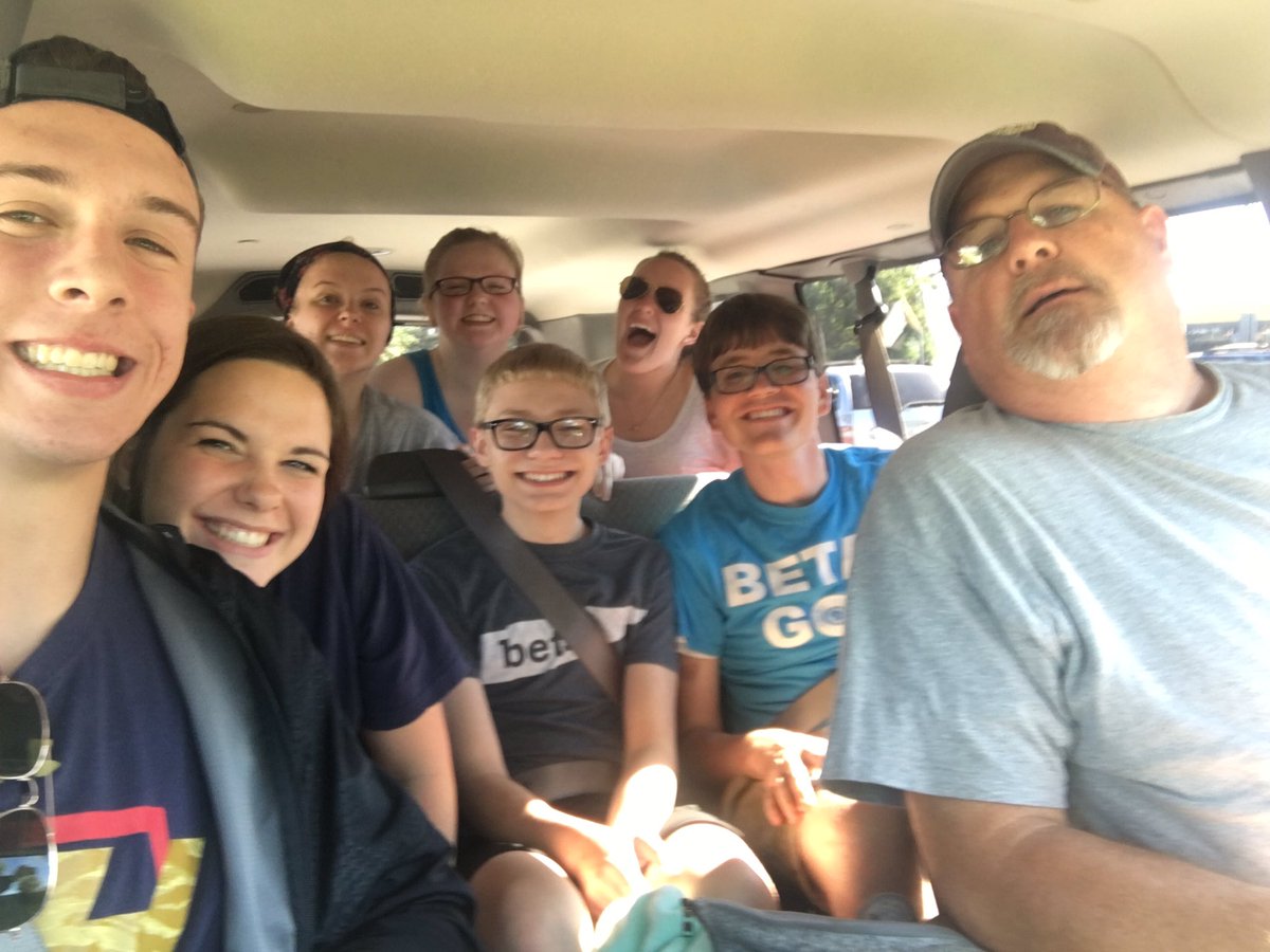 hannah_boner's tweet photo. disney day 1 ✔️ #betacon17 #excelwithpatel https://t.co/WJU2FGWGVK